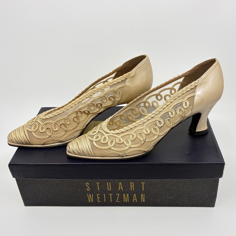 Vintage Stuart Weitzman Pumps 5.5 beige lace Scroll Train kitten heels 80s Saks